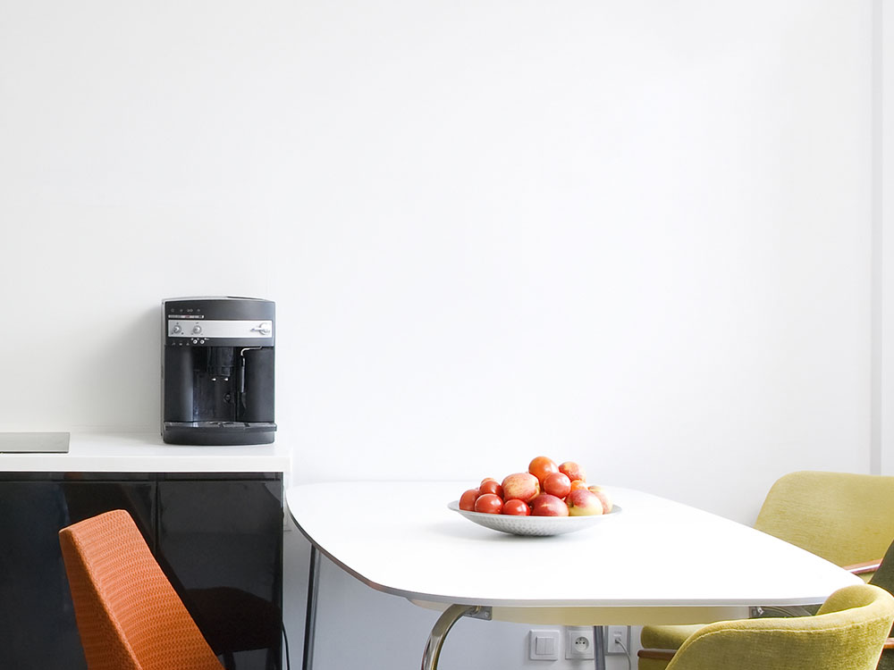 King Corgie 1-piece Canvas Print